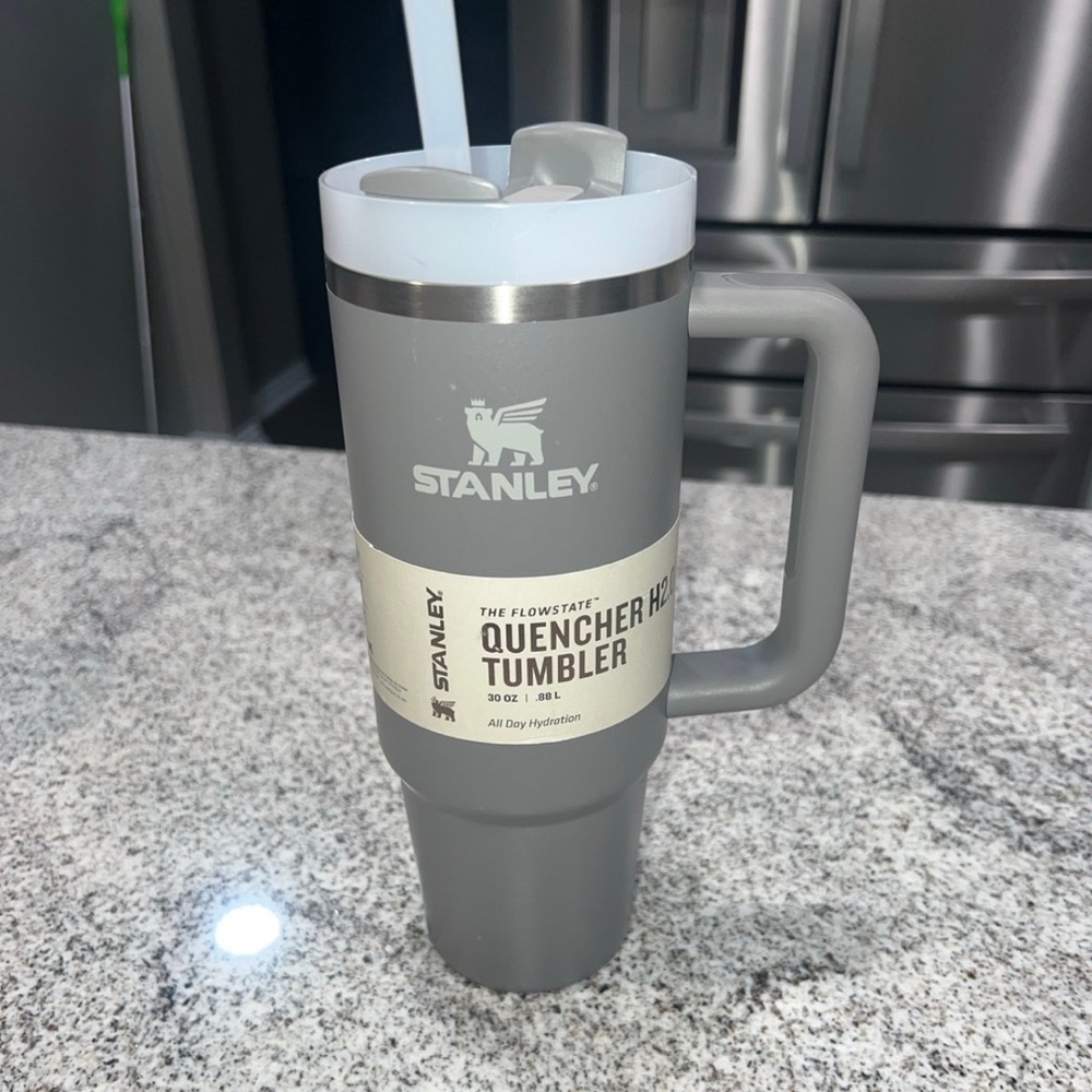 Stanley Gray Quencher H2.0 Tumbler 30oz